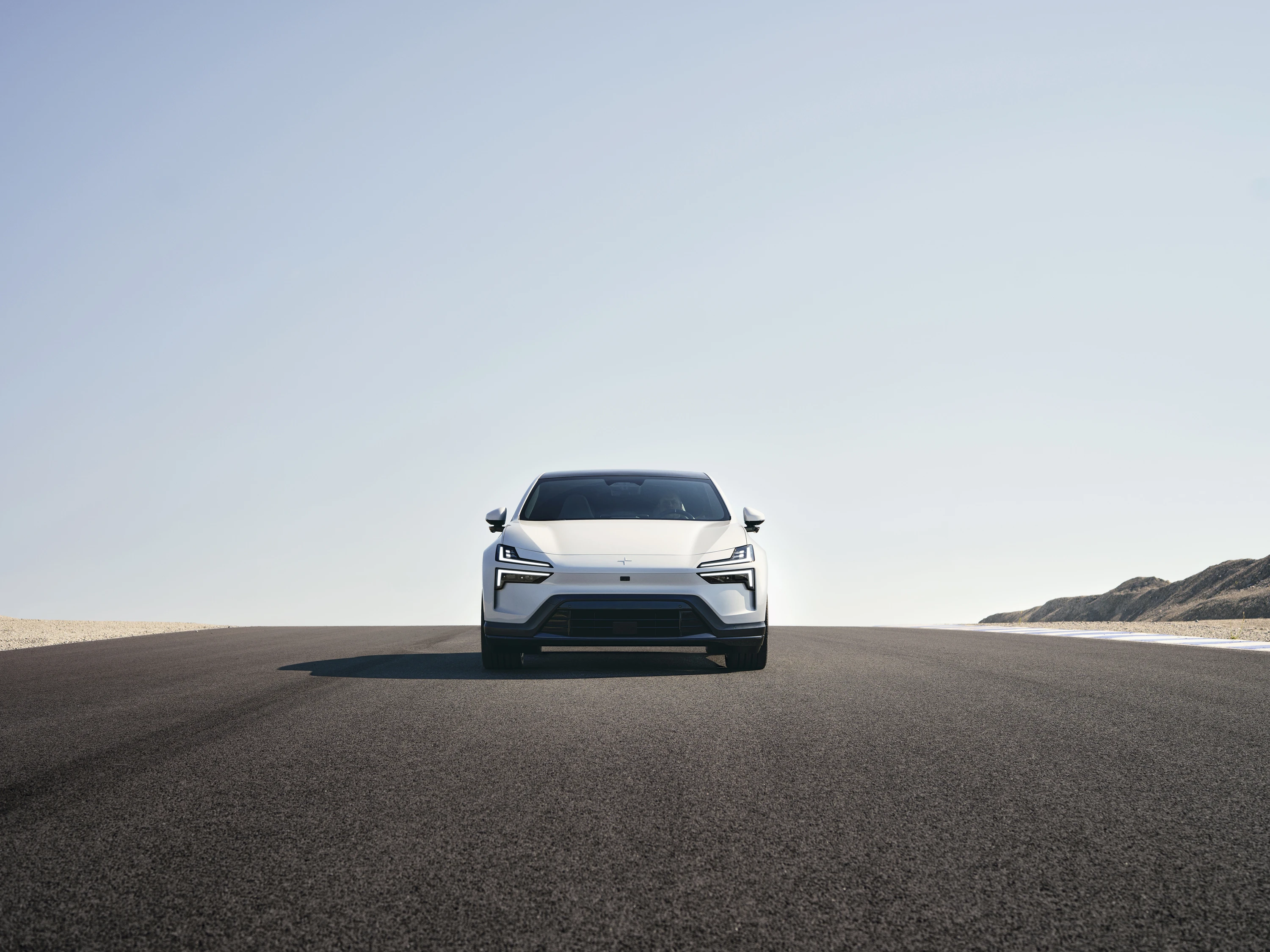 Polestar 4 Long range Dual motor headlights view