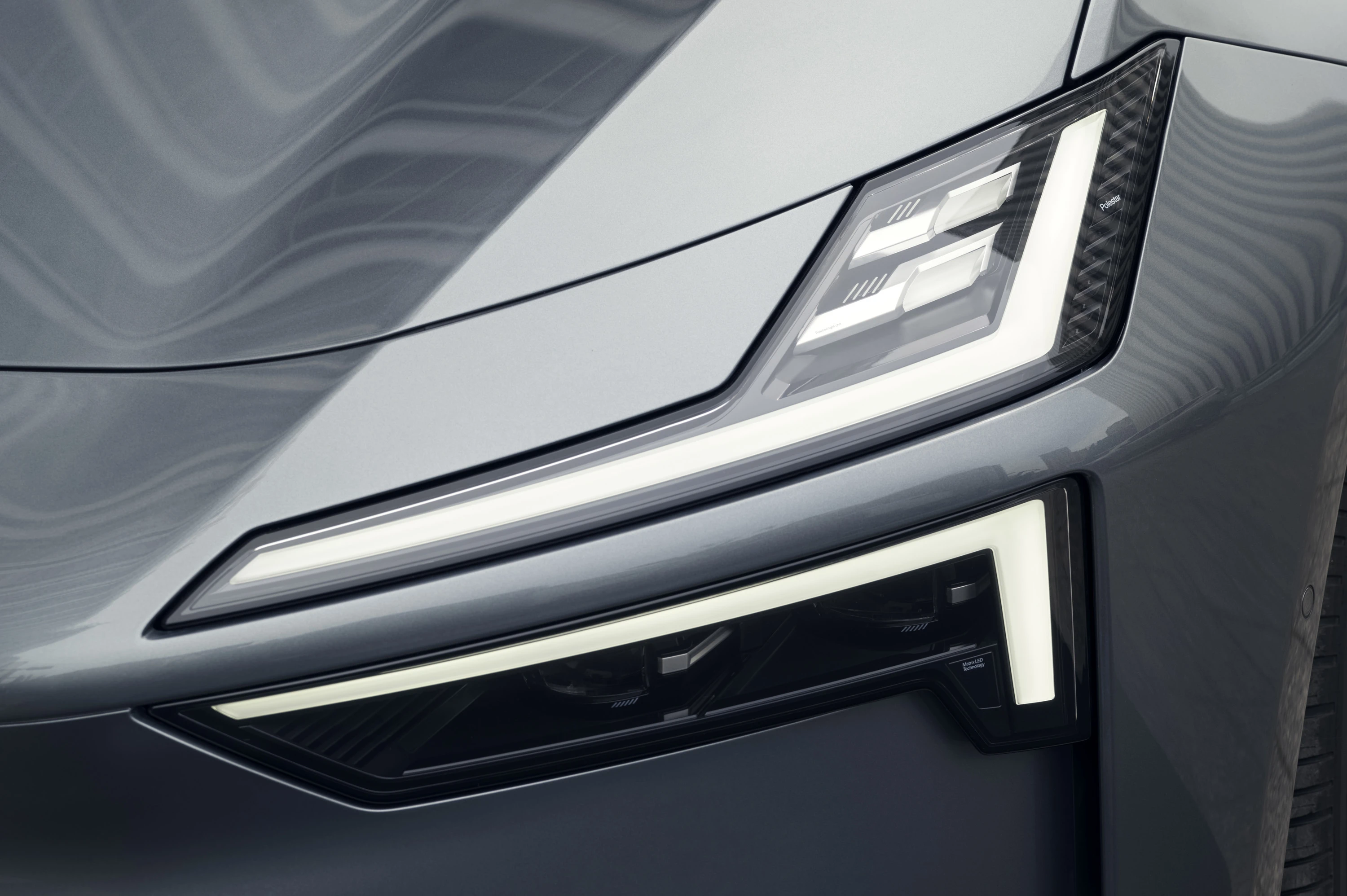 Polestar 4 Long range Dual motor headlights view