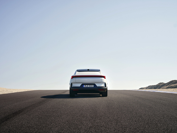 Polestar 4 Long range Dual motor exterior view