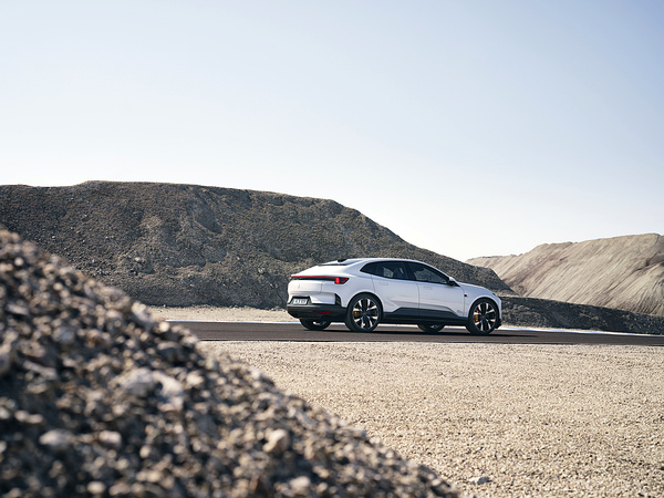 Polestar 4 Long range Dual motor exterior view