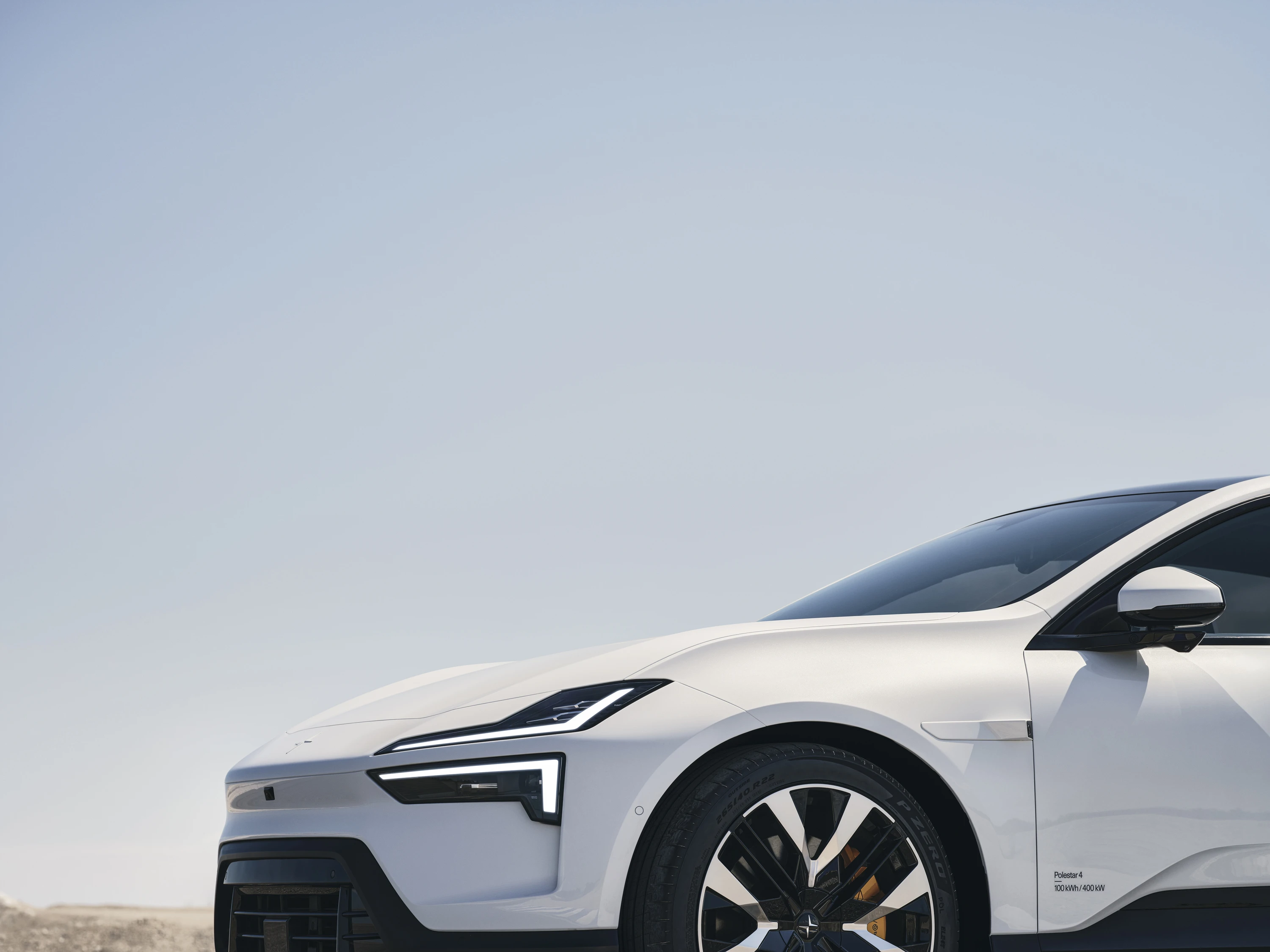 Polestar 4 Long range Single motor headlights view
