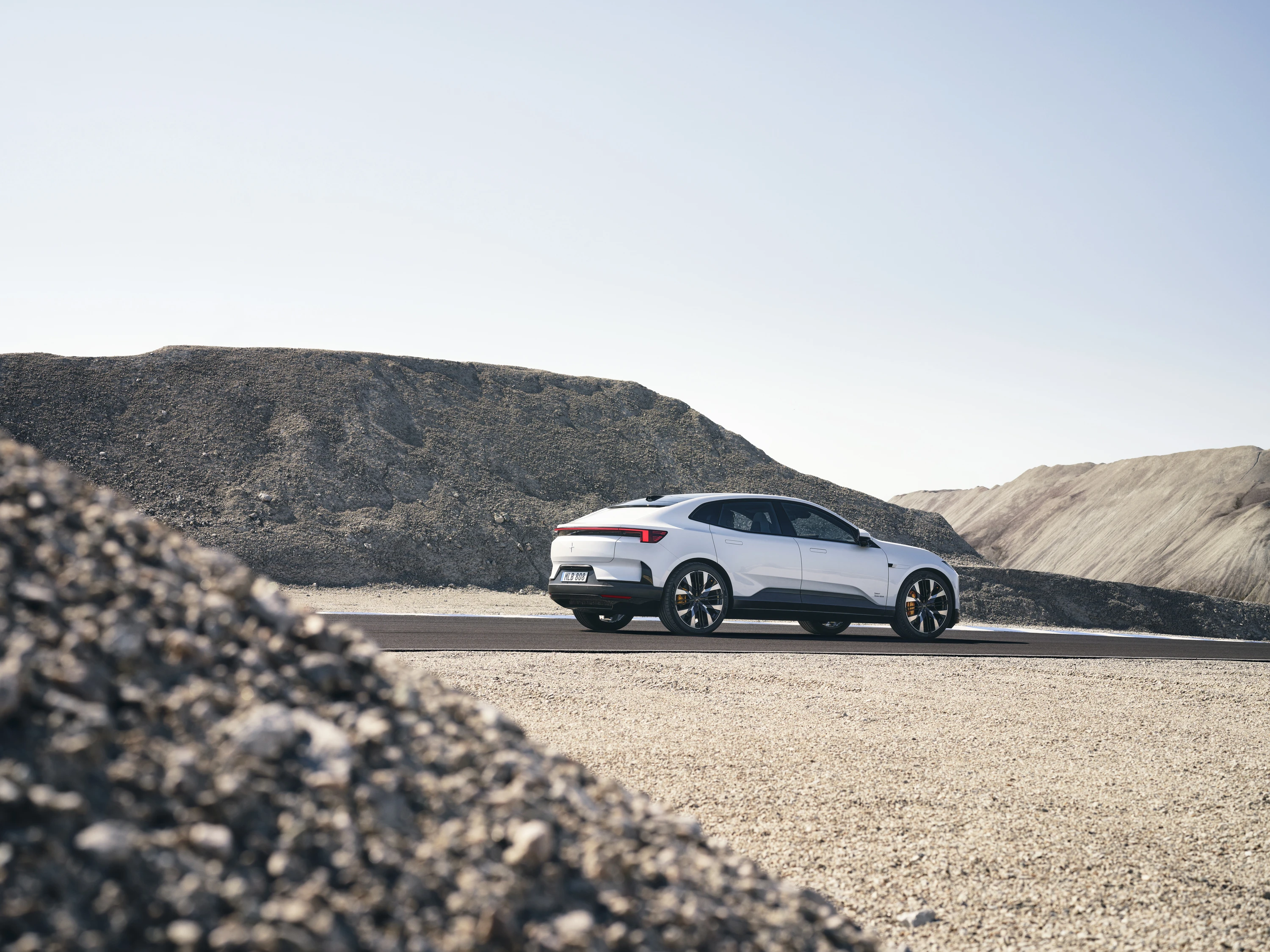 Polestar 4 Long range Single motor exterior view