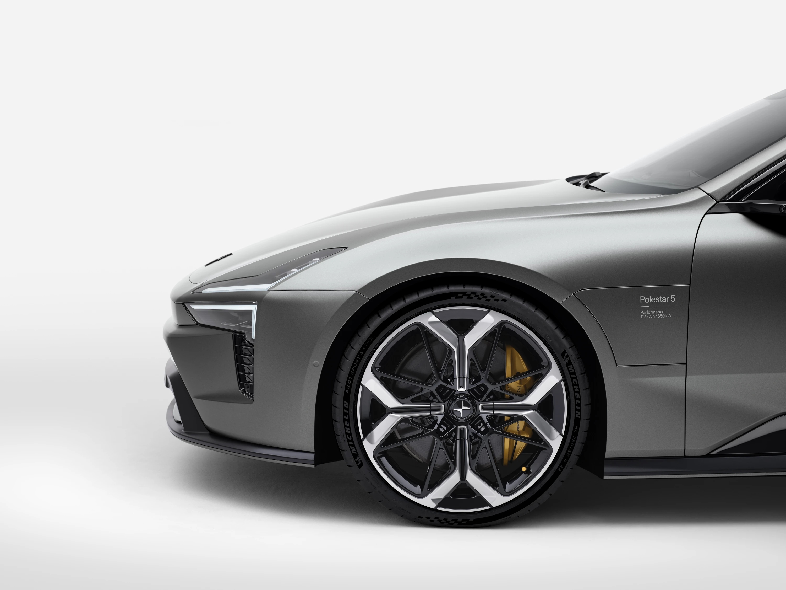 Polestar 5 Dual Motor wheels view