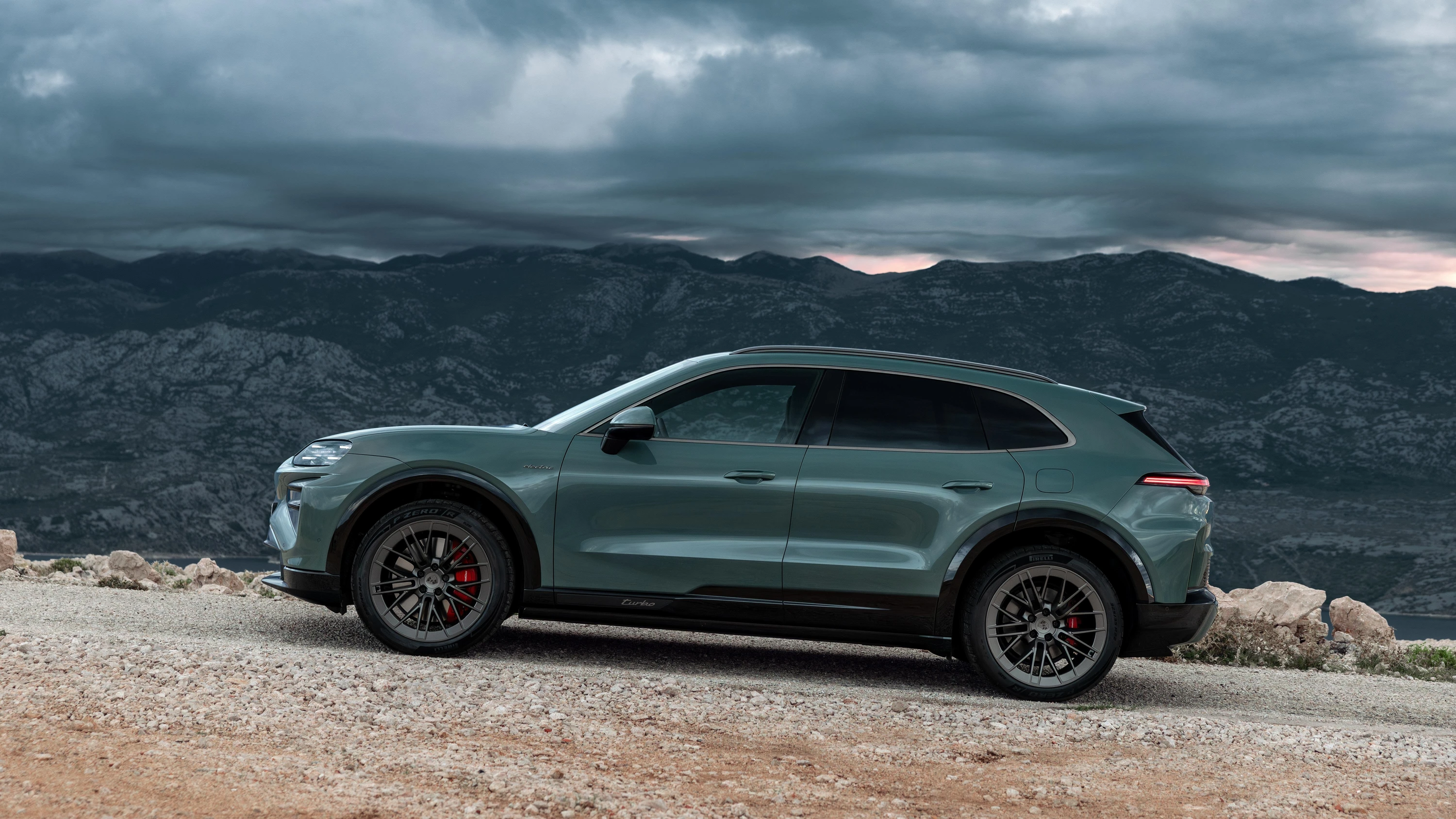 Porsche Cayenne Turbo exterior view