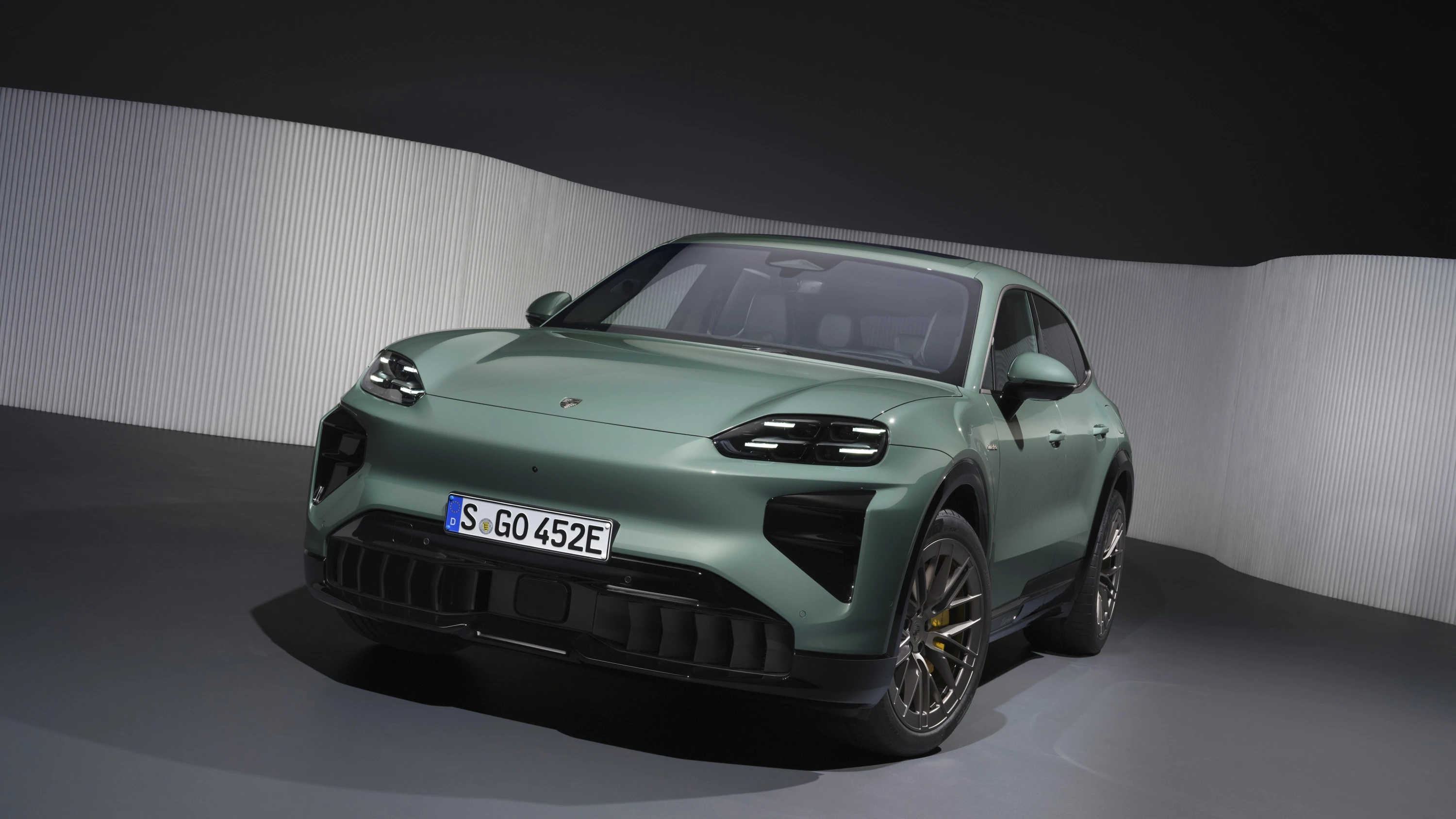 Porsche Cayenne Turbo exterior view