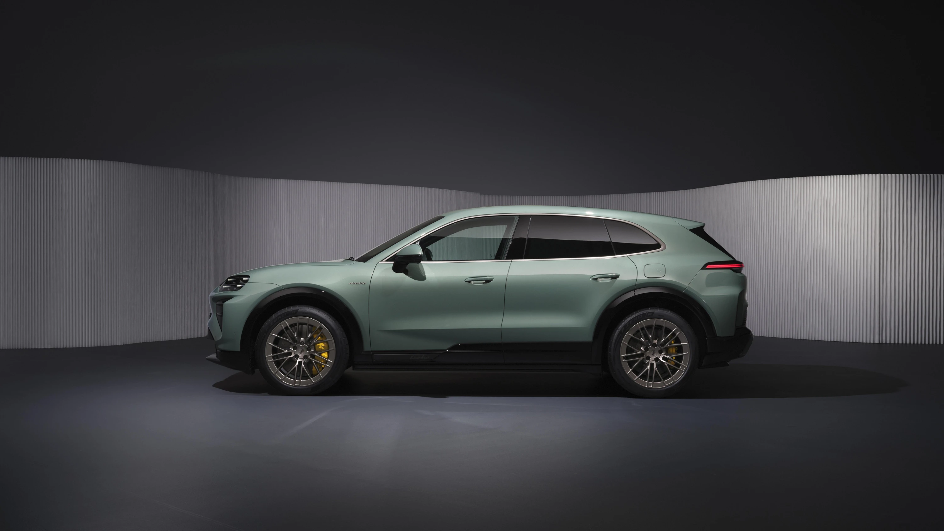 Porsche Cayenne Turbo exterior view
