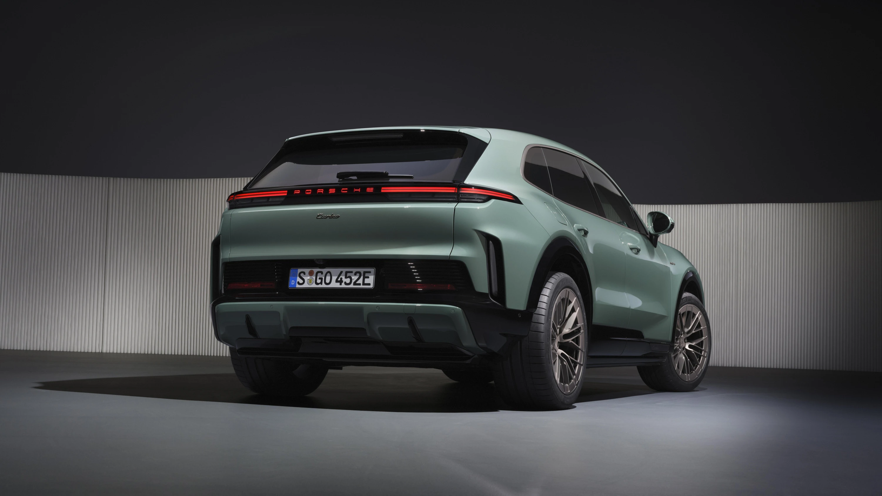 Porsche Cayenne Turbo exterior view