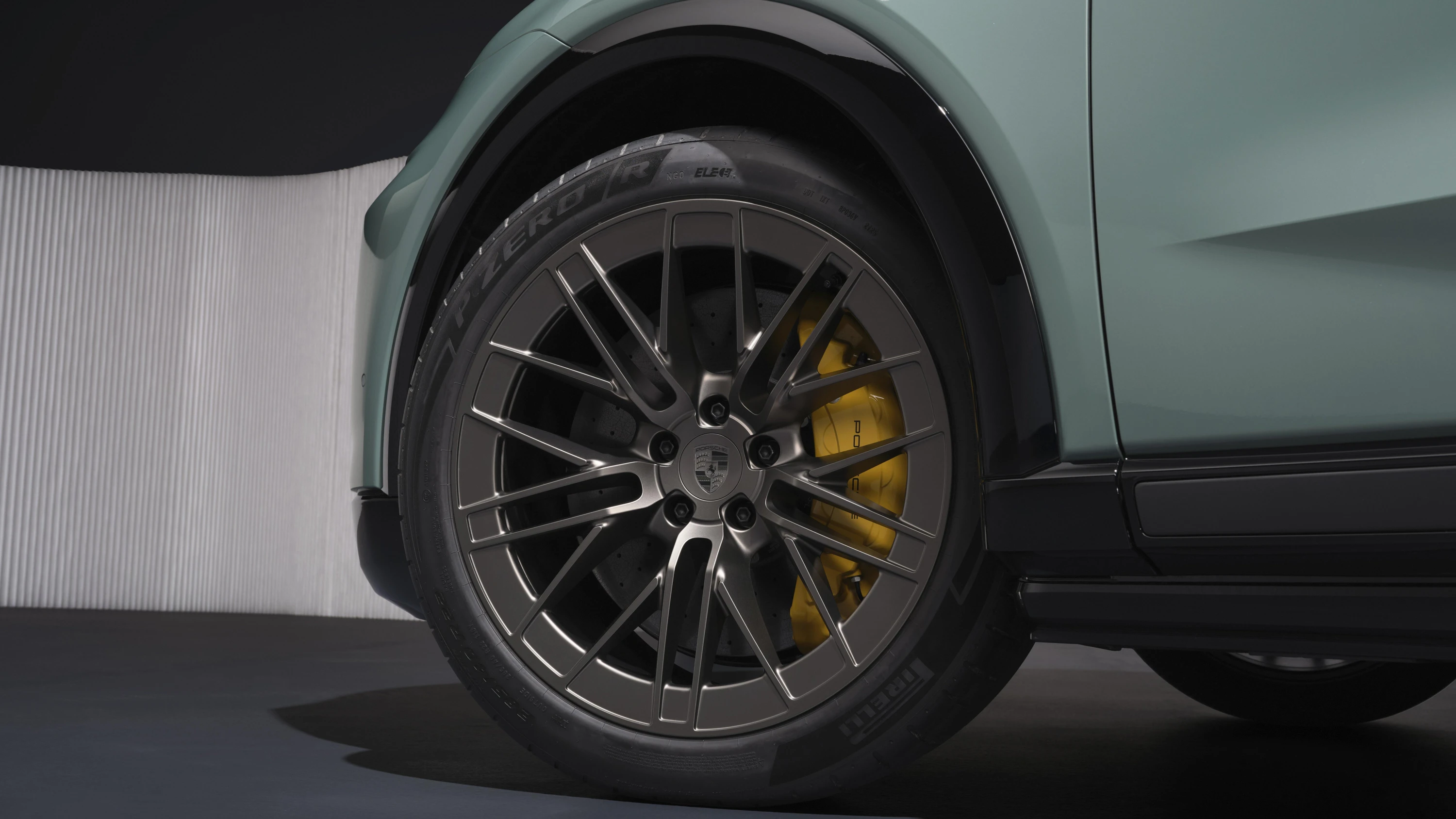 Porsche Cayenne Turbo wheels view