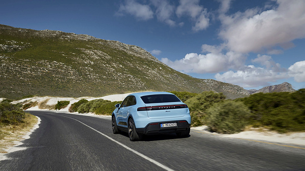 Porsche Macan exterior view
