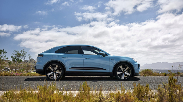 Porsche Macan exterior view