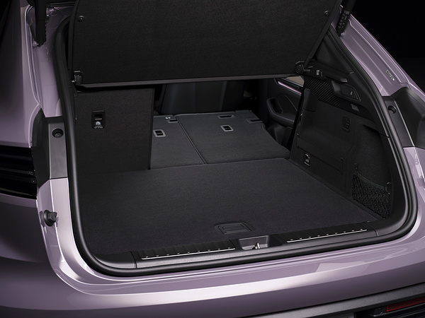 Porsche Macan trunk view