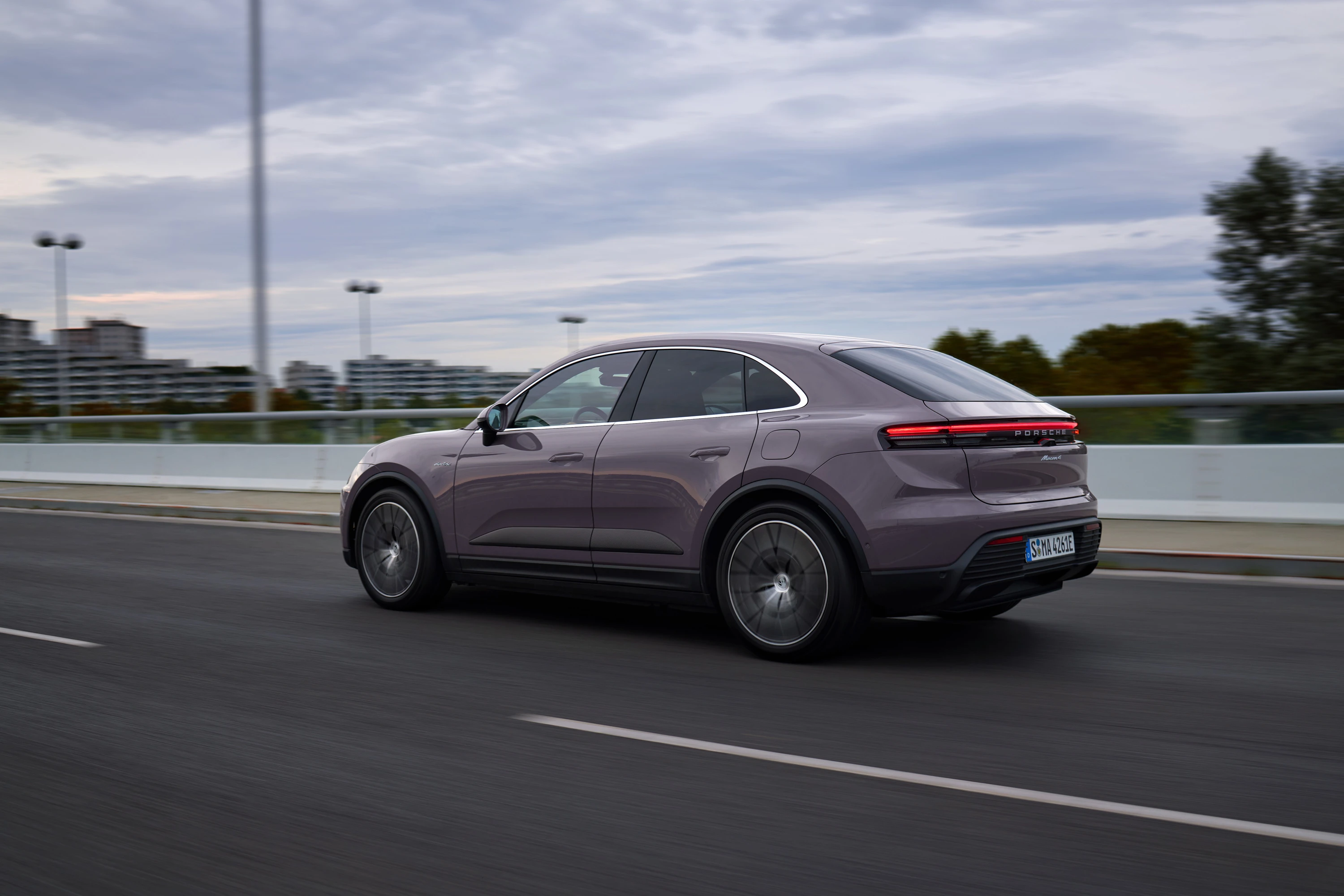 Porsche Macan 4 exterior view