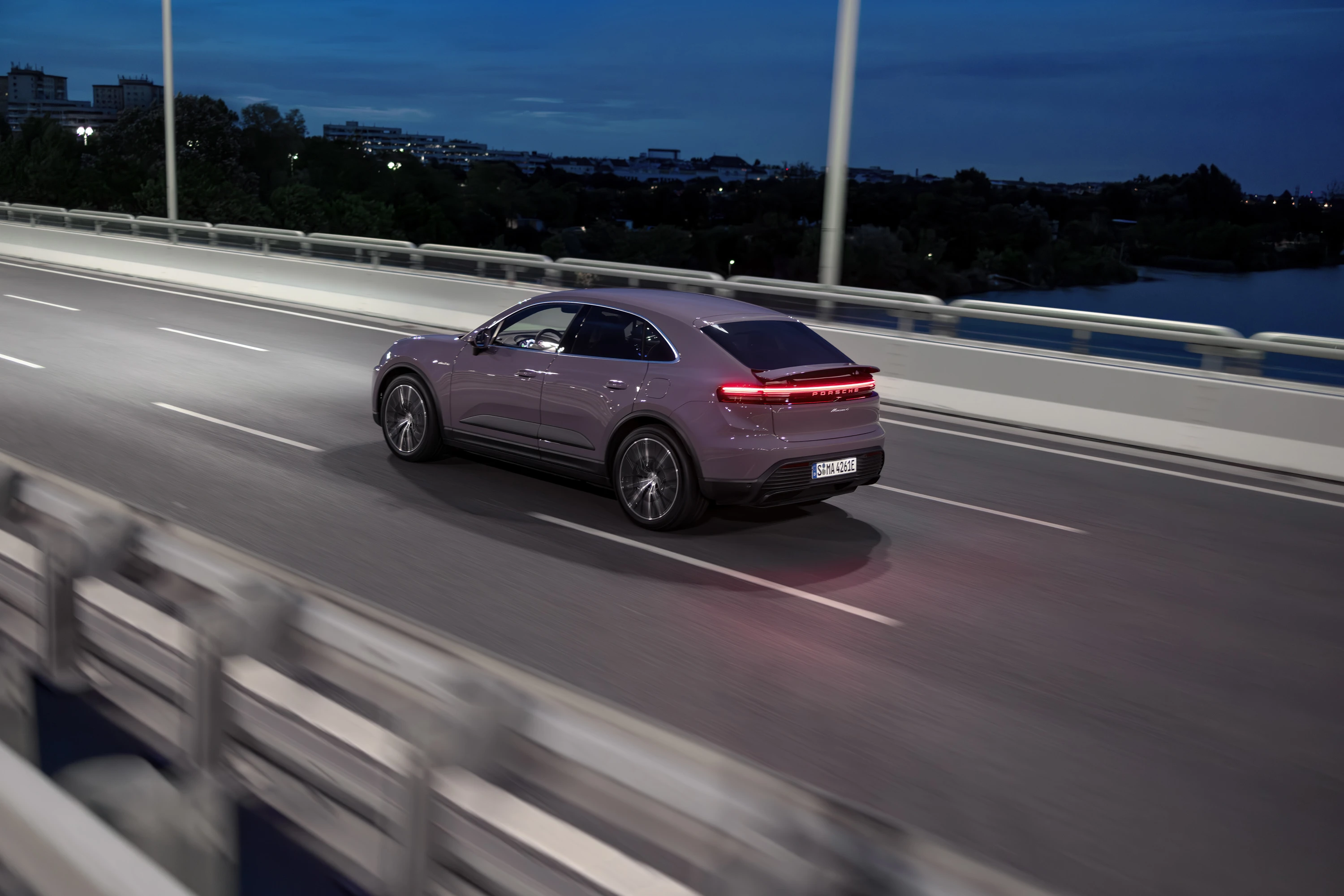 Porsche Macan 4 exterior view