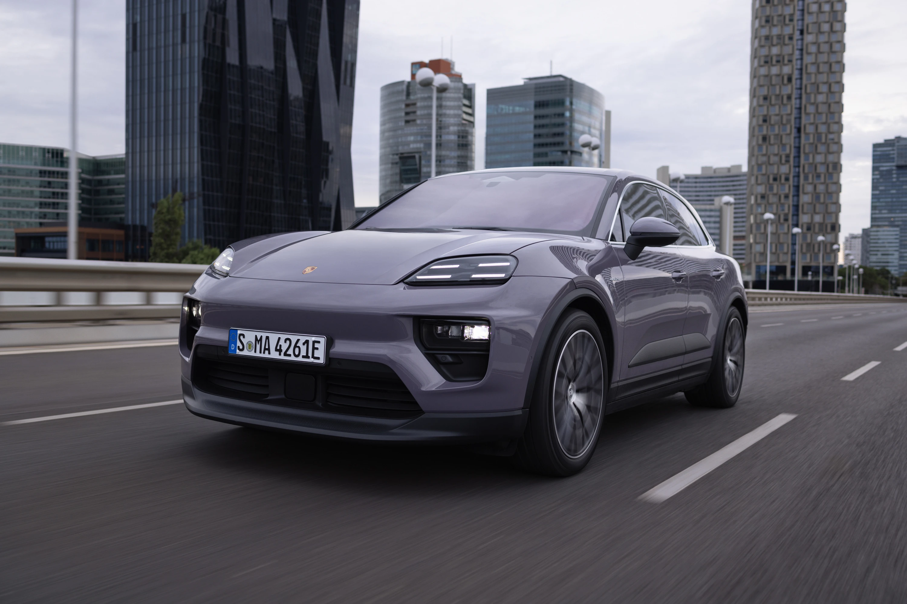 Porsche Macan 4 exterior view