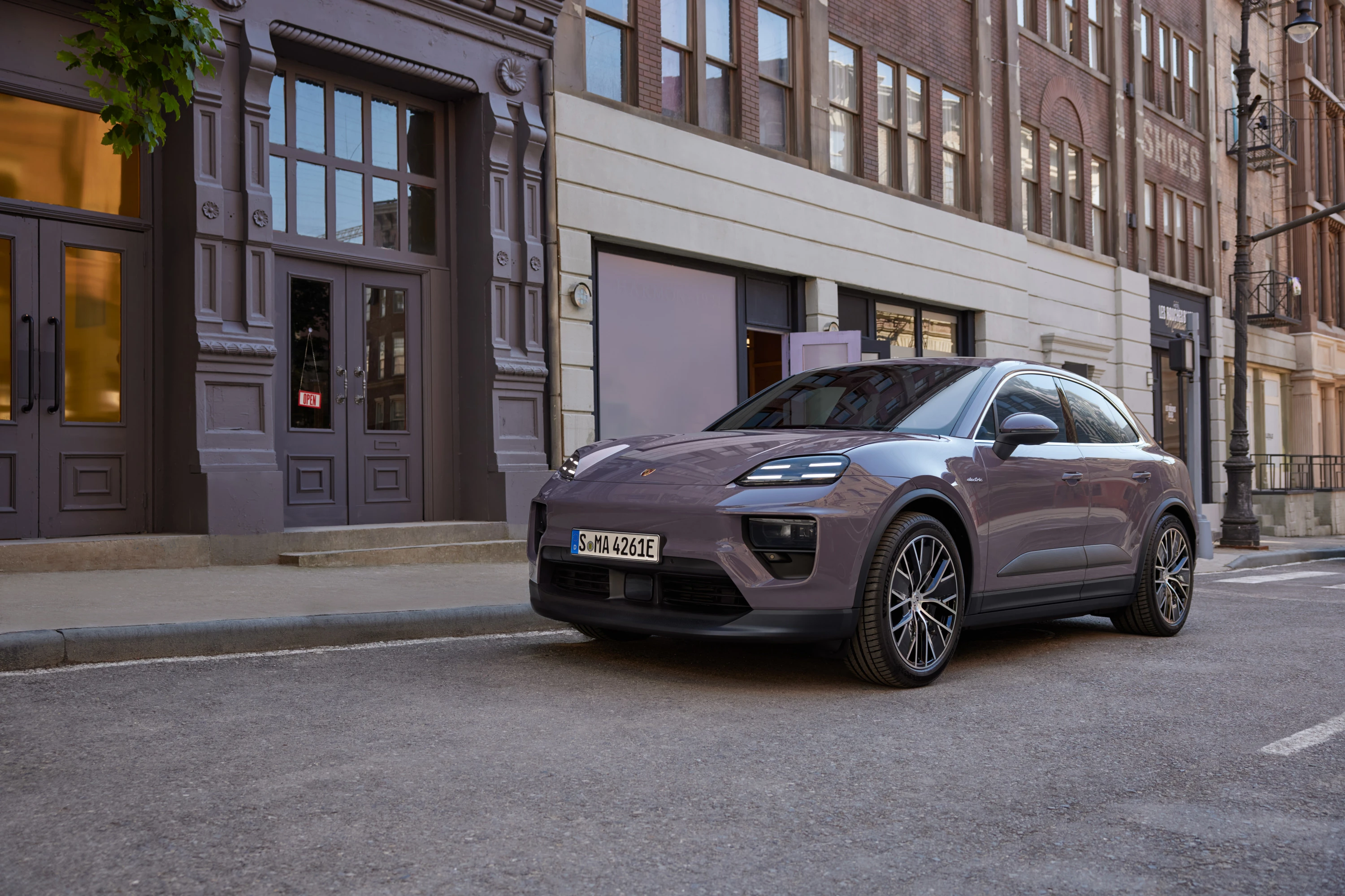 Porsche Macan 4 exterior view