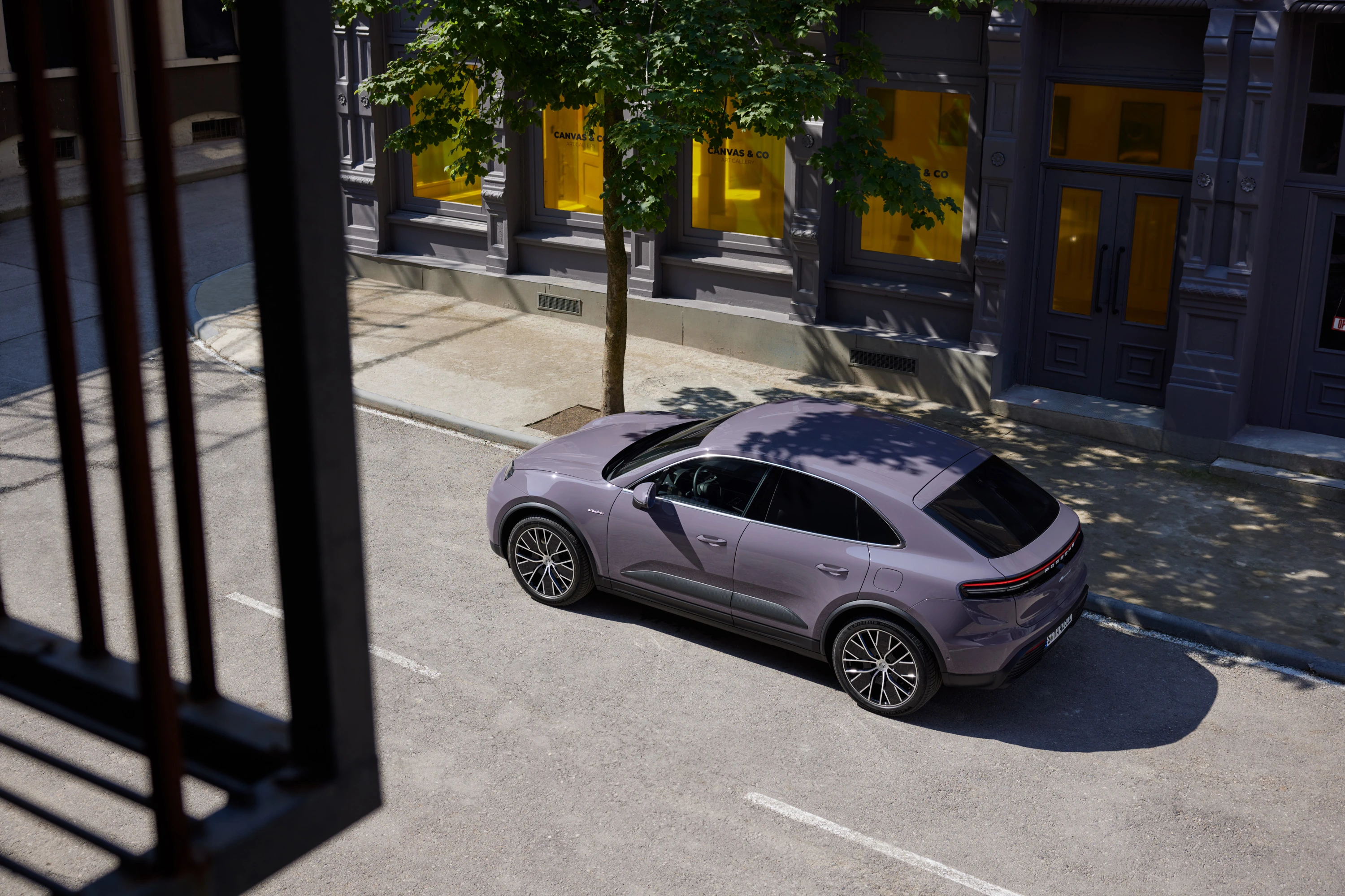Porsche Macan 4 exterior view