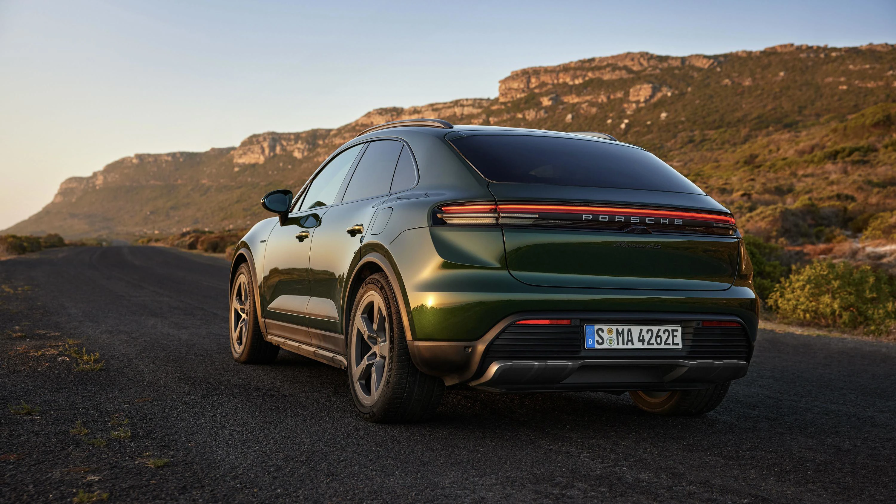 Porsche Macan 4S exterior view