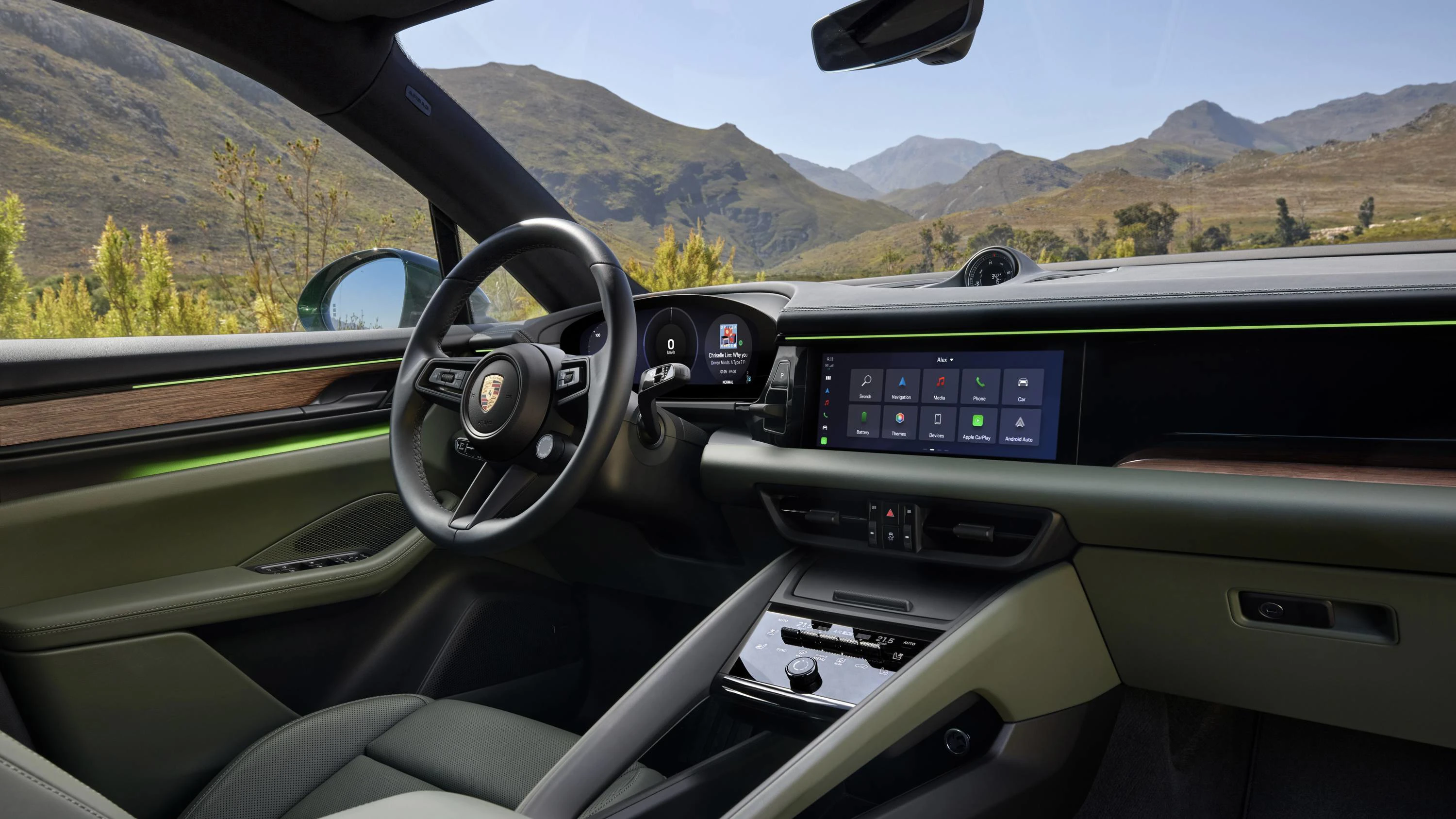 Porsche Macan 4S interior view