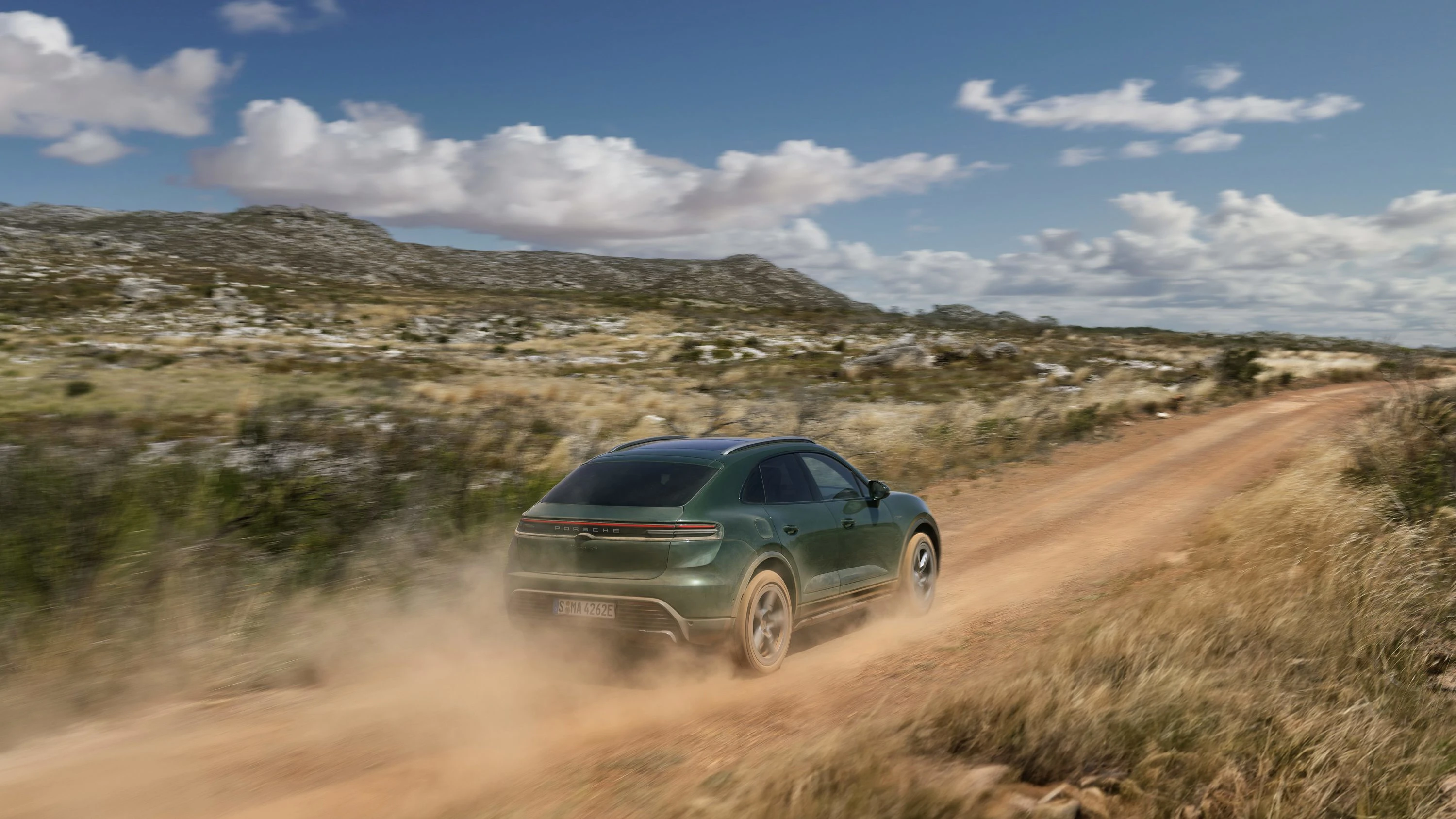 Porsche Macan 4S dynamic view
