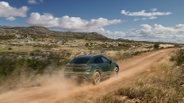 Porsche Macan 4S dynamic view