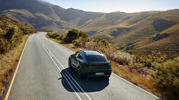 Porsche Macan 4S exterior view