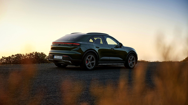 Porsche Macan 4S exterior view