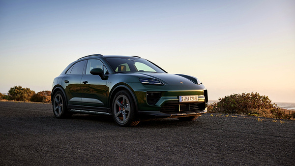 Porsche Macan 4S exterior view