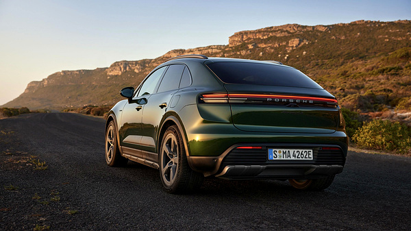 Porsche Macan 4S exterior view