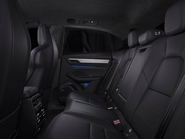 Porsche Macan 4S secondrowseats view