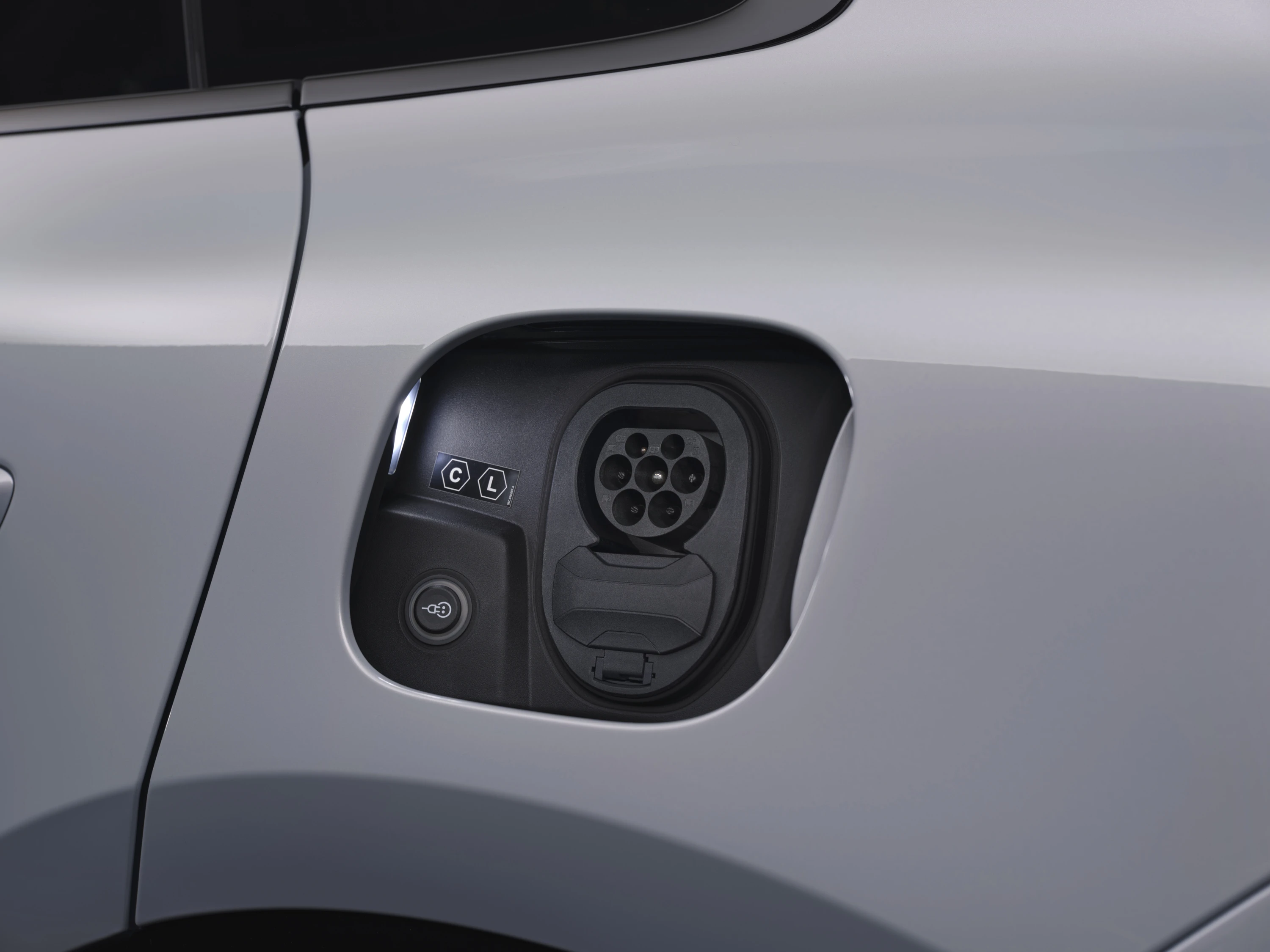 Porsche Macan Turbo chargeport view