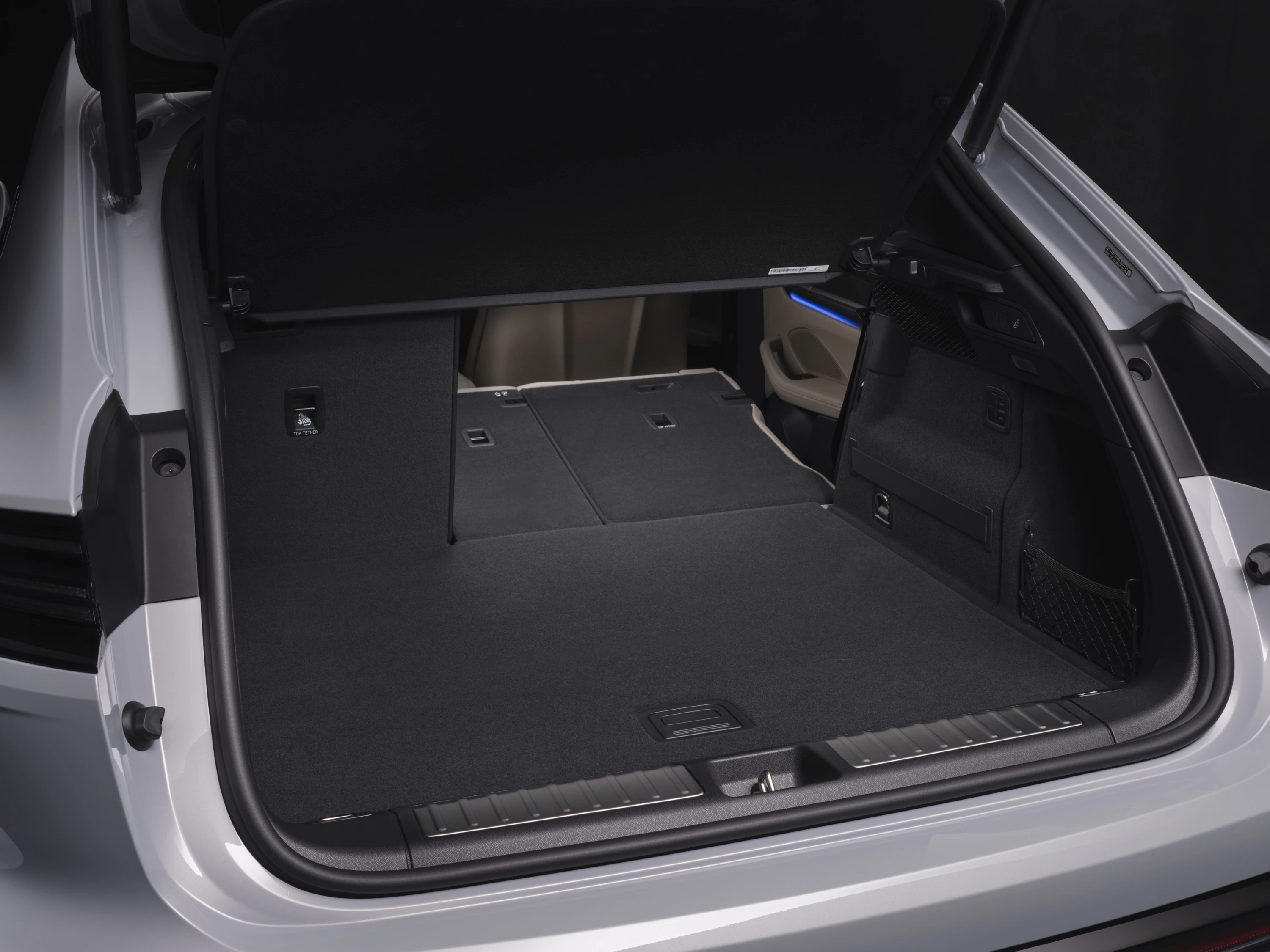 Porsche Macan Turbo trunk view