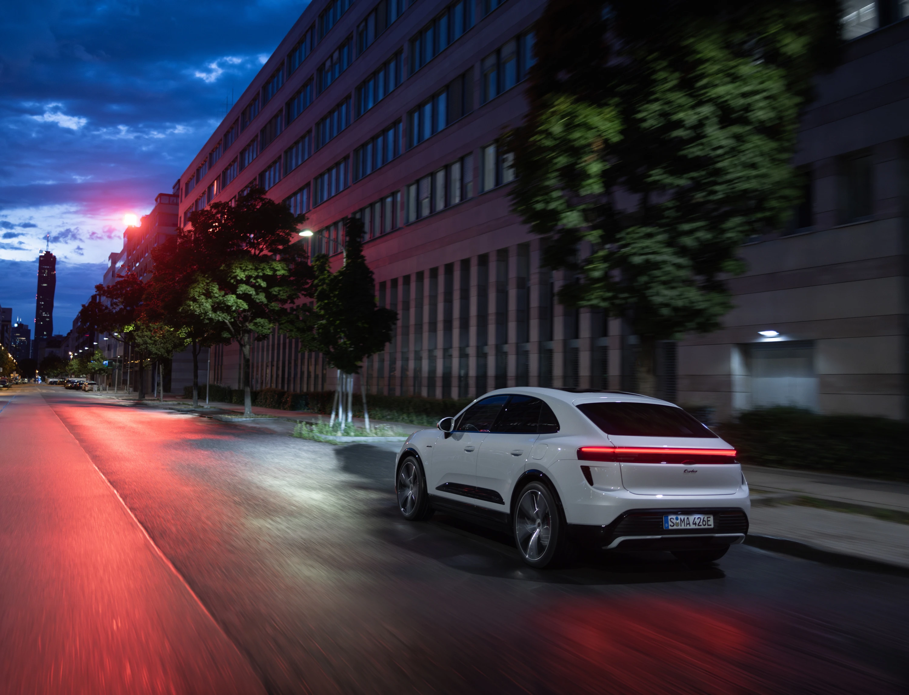 Porsche Macan Turbo exterior view