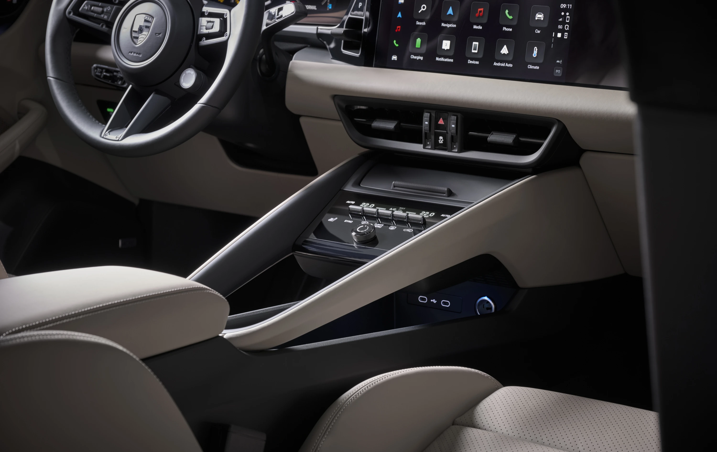 Porsche Macan Turbo interior view