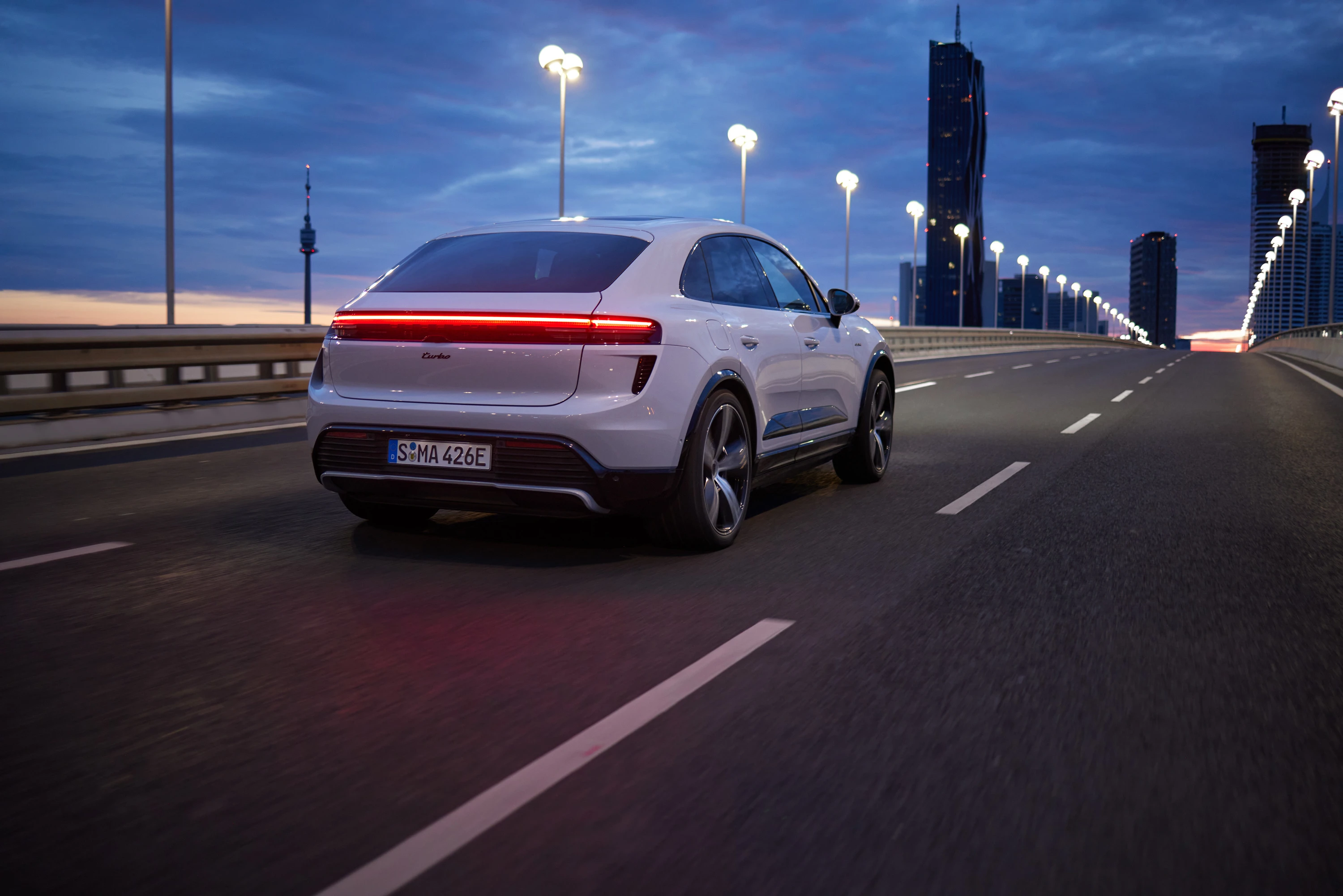 Porsche Macan Turbo exterior view