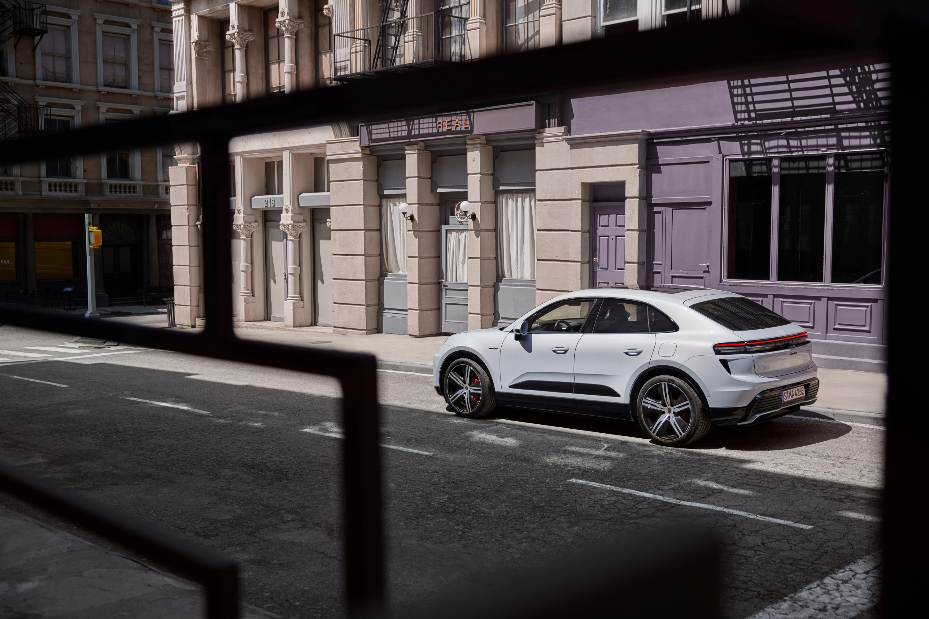 Porsche Macan Turbo exterior view