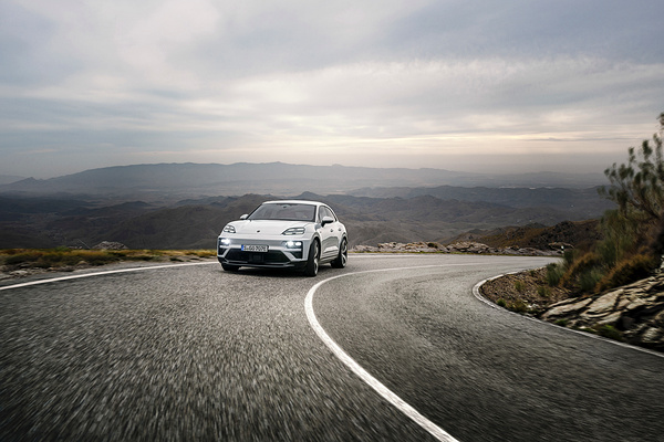 Porsche Macan Turbo exterior view