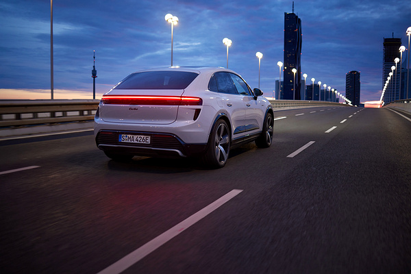 Porsche Macan Turbo exterior view