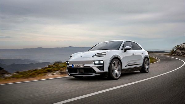 Porsche Macan Turbo exterior view