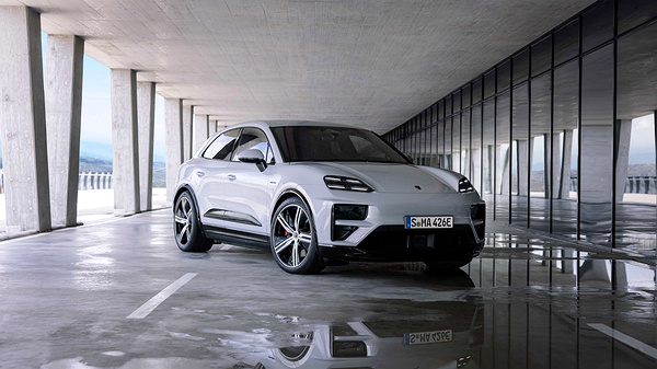 Porsche Macan Turbo exterior view