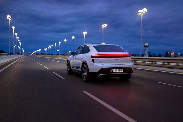 Porsche Macan Turbo exterior view