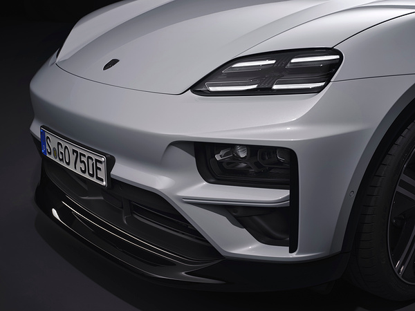 Porsche Macan Turbo headlights view
