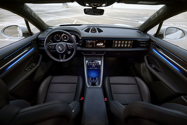 Porsche Macan Turbo interior view
