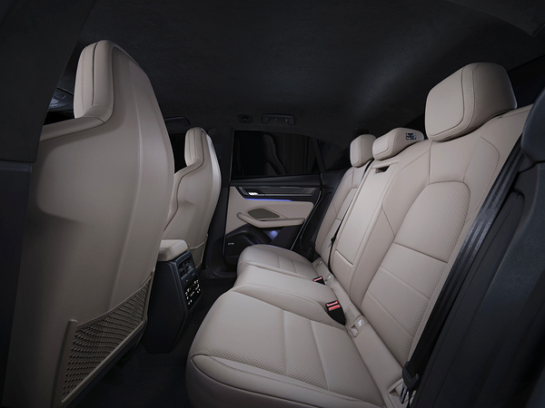 Porsche Macan Turbo secondrowseats view