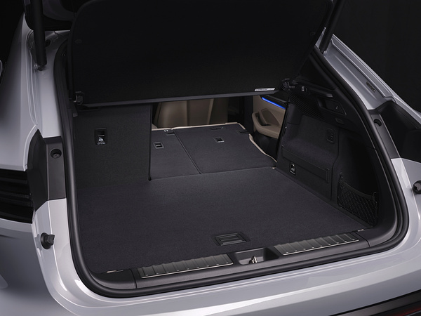 Porsche Macan Turbo trunk view