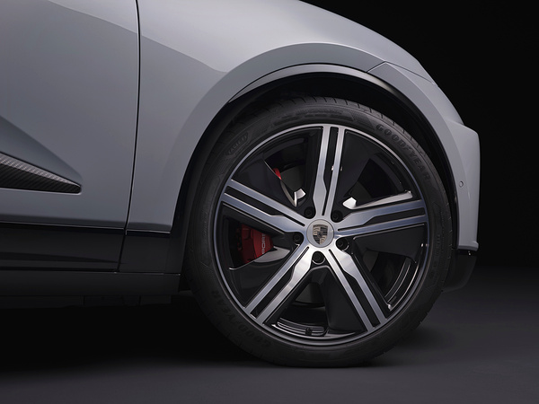 Porsche Macan Turbo wheels view