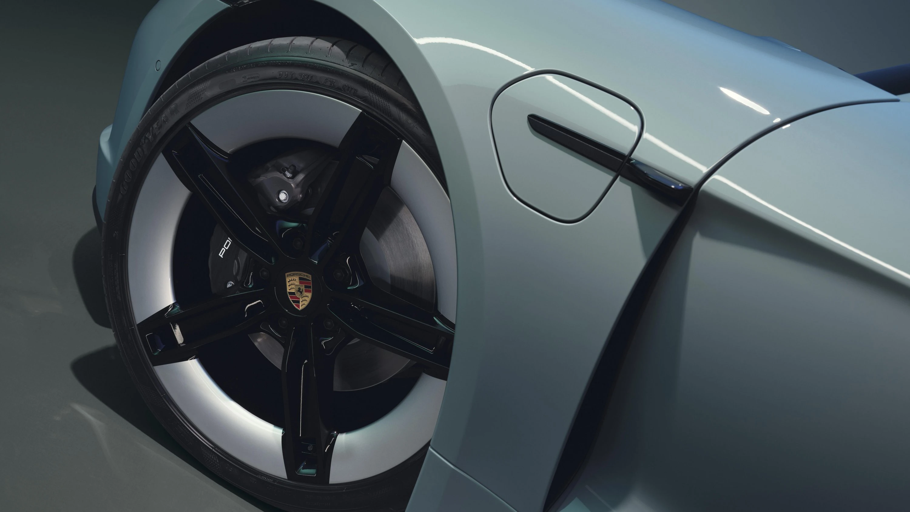 Porsche Taycan 4 wheels view