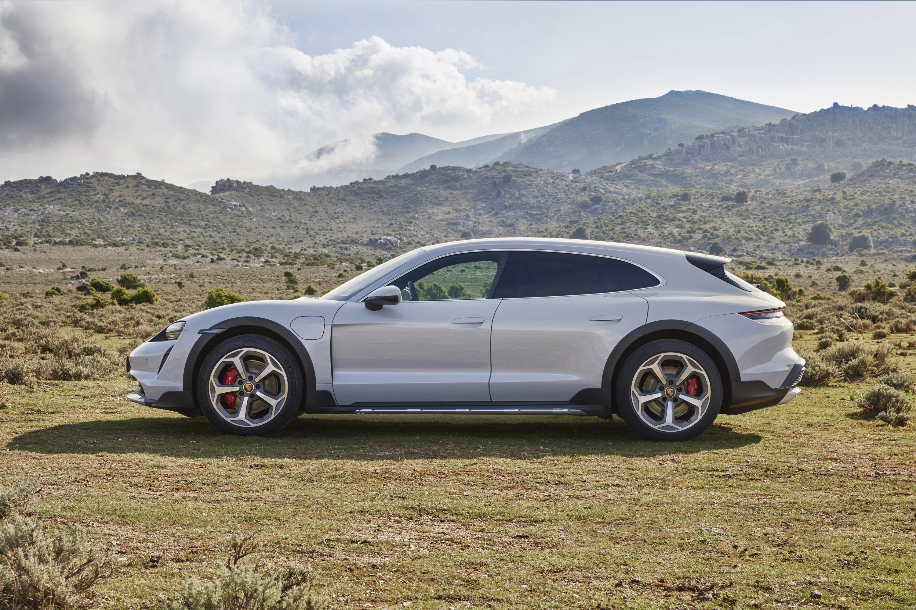 Porsche Taycan 4 Cross Turismo exterior view