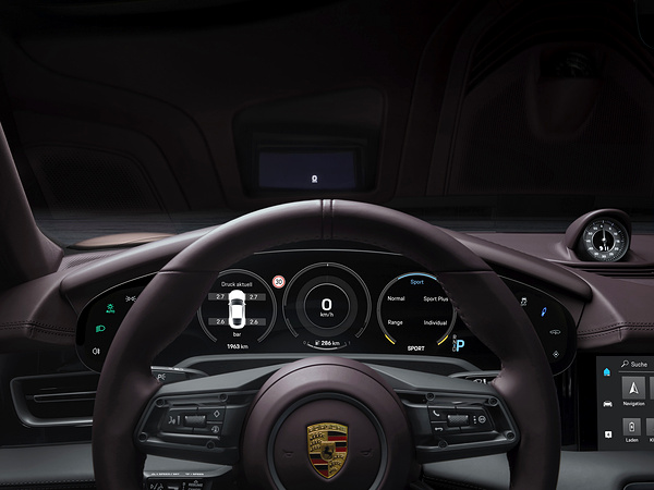 Porsche Taycan 4S screens view