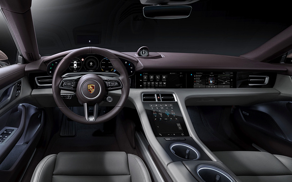 Porsche Taycan 4S screens view