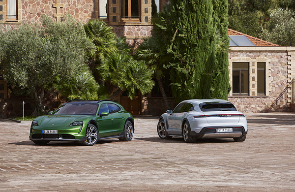 Porsche Taycan 4S Cross Turismo exterior view